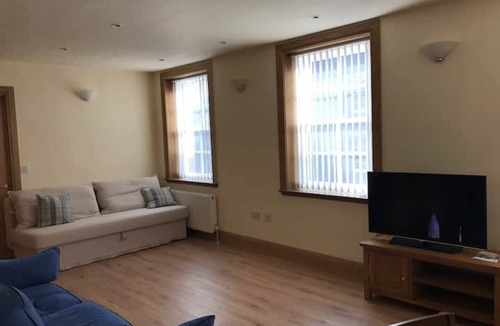Inverkeithing Apartment | Sunny flat, 20 minutes by train from Edinburgh