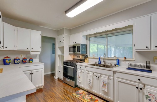 Wright House | Sunny Fort Walton Beach Vacation Rental w/Yard!