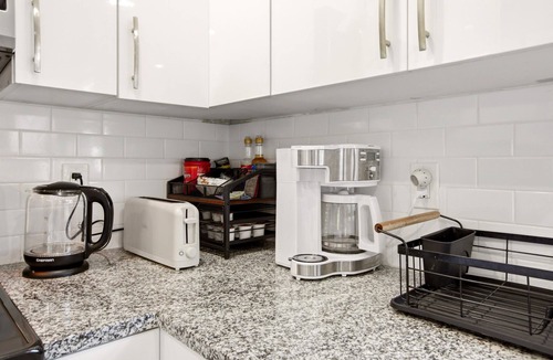 North Andrews Gardens House | Sunny Ft Lauderdale Retreat 3BR Sleeps 6 Near Beaches&Dining Patios+Free Parking