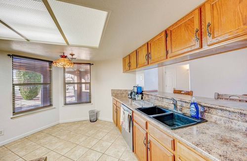 Taylor Ranch House | Sunny, functional, Central NW -Super Clean