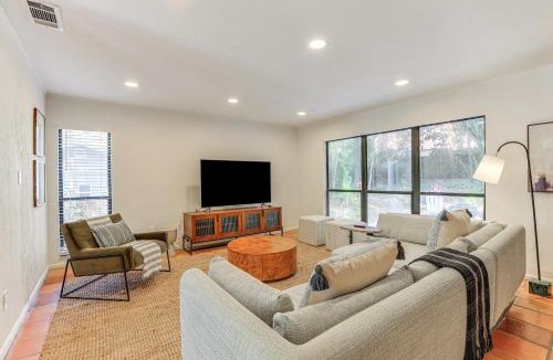 Gainesville House | Sunny Gainesville Home ~ Half-Mi to UF Campus!