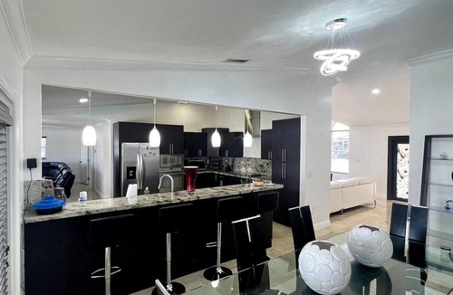 Tamiami House | Sunny Getaway: Relaxing Miami Home