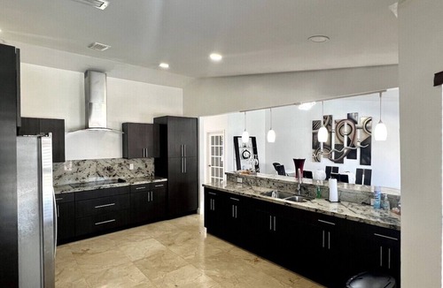 Tamiami House | Sunny Getaway: Relaxing Miami Home