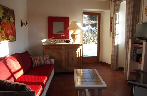Lesperon Apartment | Sunny GITE in old farmhouse at the foot of the forest, lake, river nearby