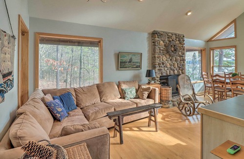 Edgemont House | Sunny Greers Ferry Lake Home, 6 Mi to Marina