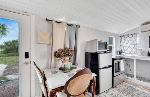 Wimauma House | Sunny Haven | Bright & Cozy