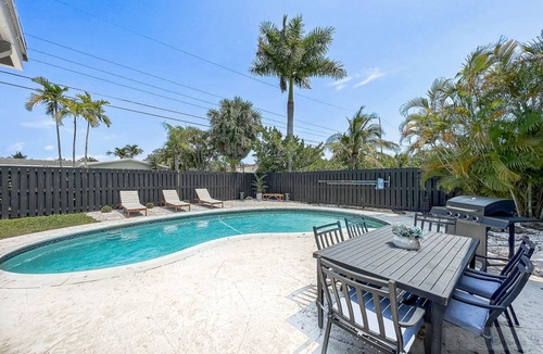 Coral Heights House | Sunny & Heated Pool Vacation Home, Beach Proximity, Cozy Beds & Wi-Fi