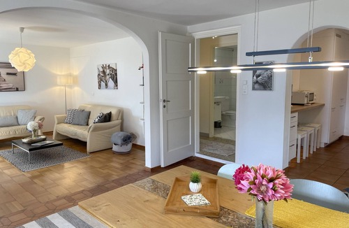 Minusio Apartment | Sunny holiday apartment with Mediterranean garden and great view