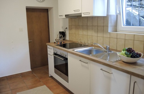 Minusio Apartment | Sunny holiday apartment with Mediterranean garden and great view