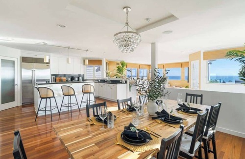 The Strand House | Sunny Home by the Beach | Free Parking