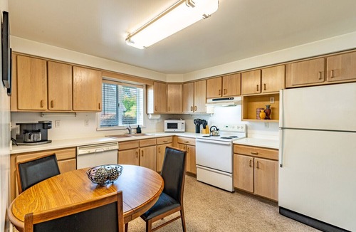 Rochester House | Sunny Home in Private Setting