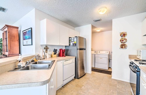 Chatham Cottage | Sunny Home in The Villages w/Lanai & Pool Access!