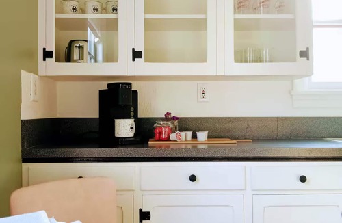 Pendleton House | Sunny House- 2 Br. Cottage in tranquil Pendleton