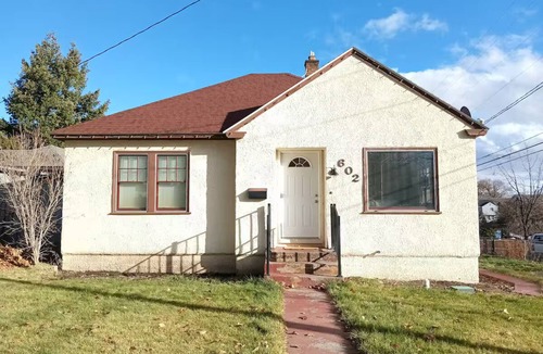 Pendleton House | Sunny House- 2 Br. Cottage in tranquil Pendleton