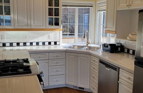 Anacortes House | Sunny House Cliff Side Views