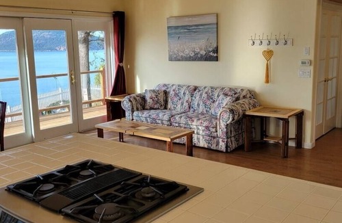 Anacortes House | Sunny House Cliff Side Views