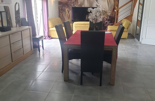 La Landec Apartment | Sunny house