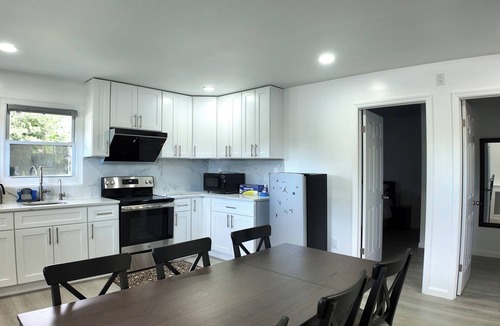 Queens House | Sunny House in Queens · Entire Home · Private Parking