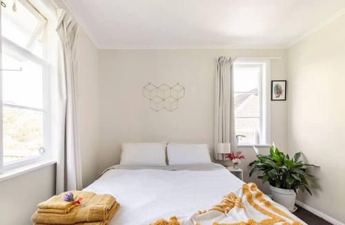 Titahi Bay House | Sunny in the bay