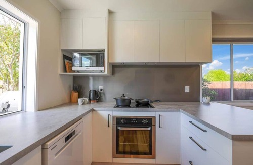 Pukehangi House | Sunny Inn Tawavale Su