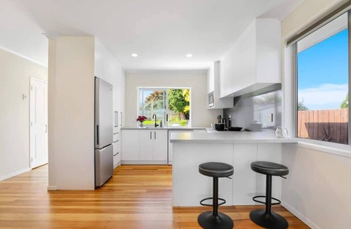 Pukehangi House | Sunny Inn Tawavale Su