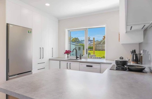 Pukehangi House | Sunny Inn Tawavale Su