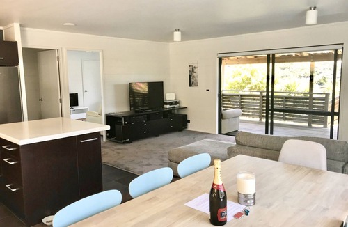 Surfdale House | Sunny Island Beach House