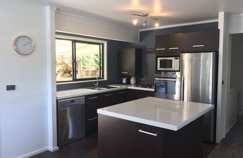 Surfdale House | Sunny Island Beach House