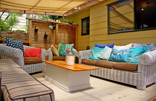 Surfdale House | Sunny Island Beach House