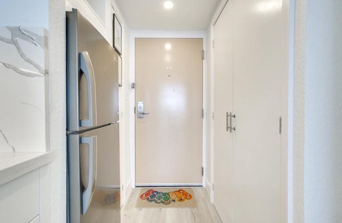 Sunny Isles Beach Apartment | Sunny Isles Beach Retreat w/Resort Perks!