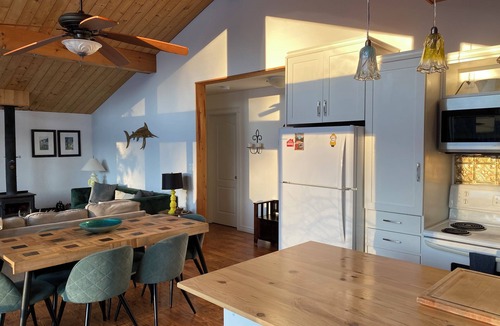 Irondale House | Sunny lakeside cottage with stunning sunset views!