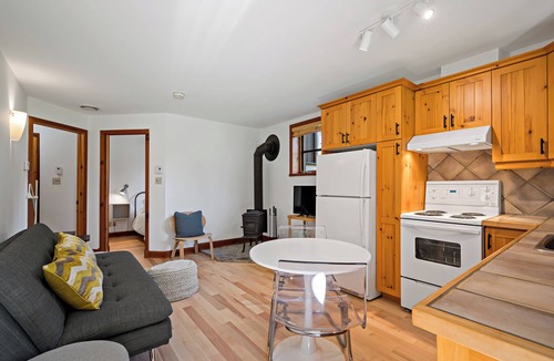 Val Morin Apartment | Sunny & Lakeside - PTDN km 39 - Cedar Creek Getaway