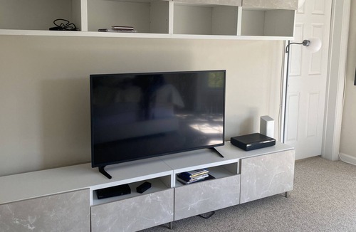 Gaithersburg Apartment | Sunny large suite