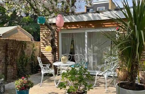 Seven Sisters Apartment | Sunny London Garden Apartment