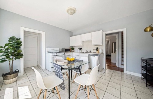 Oak Square Apartment | Sunny Master Bedroom w/Shared Bath in Clean Apt