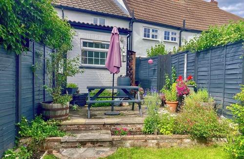 Acton Cottage | Sunny Meadow Cottage