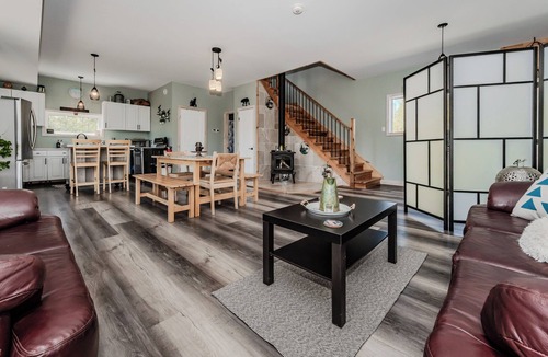 Colpoys Bay Cabin | Sunny Meadow Retreat by Lake Huron