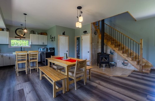 Colpoys Bay Cabin | Sunny Meadow Retreat by Lake Huron