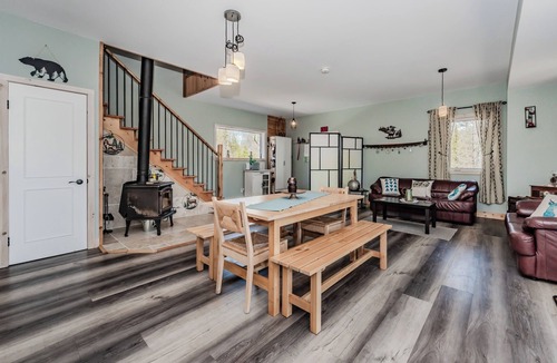 Colpoys Bay Cabin | Sunny Meadow Retreat by Lake Huron
