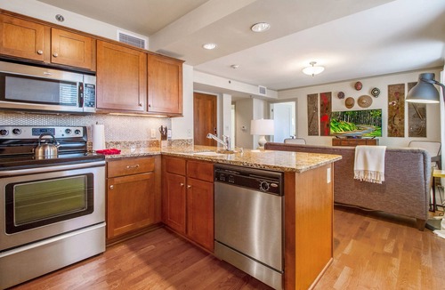 Midtown Apartment | Sunny Midtown 2BD/BA Central Location!