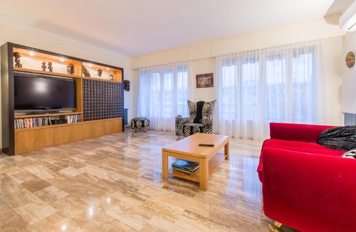 Liberation Apartment | Sunny Mirabeau