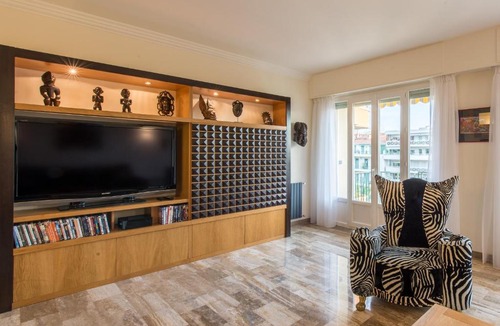 Liberation Apartment | Sunny Mirabeau