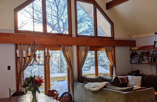 Bromley Mountain Condo | Sunny mountain getaway!