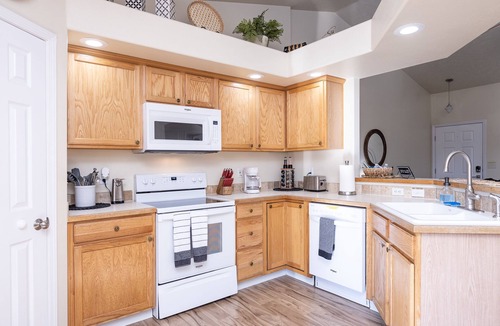 Meridian House | Sunny Oasis! Clean, Updated, Pool & Park Access