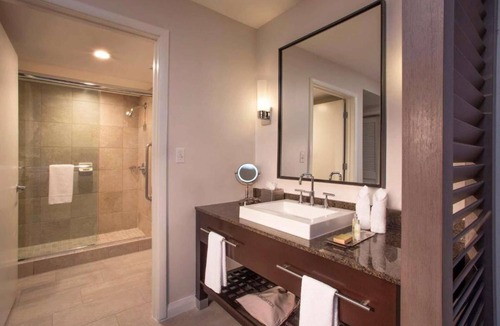 Hollywood South Central Beach Hotel | Sunny Oasis | Swimming. Restaurant