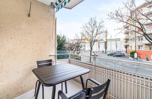 Oerlikon Apartment | Sunny Oerlikon 3.5 Room w/Balcony, 1min to Train Station, by Blueground