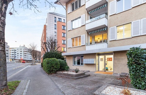 Oerlikon Apartment | Sunny Oerlikon 3.5 Room w/Balcony, 1min to Train Station, by Blueground