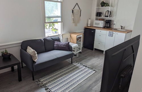 Cornwall Apartment | Sunny one bedroom apartment, Central Location