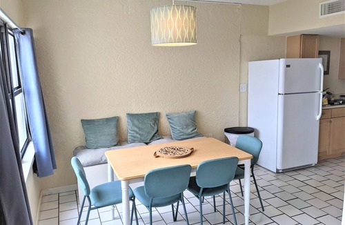 Corpus Christi Condo | Sunny Padre Island Condo,2 Mi to Beaches, Hot Tub!