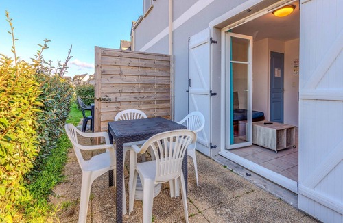 Saint-Nic House | Sunny Pentrez home near the beach